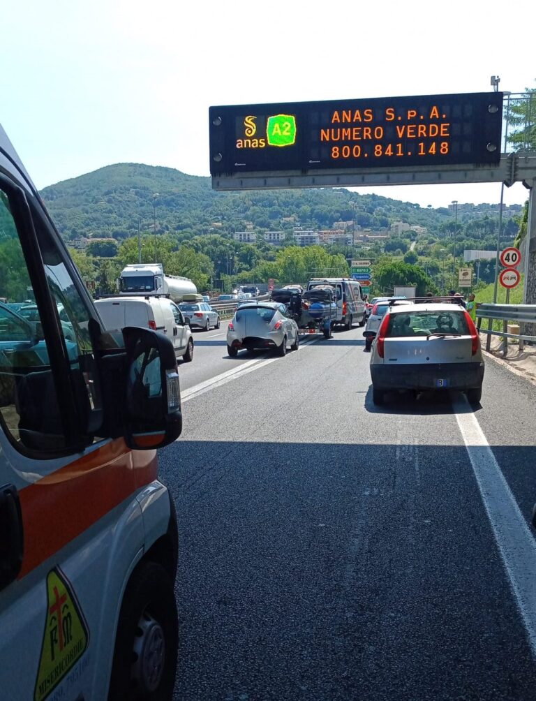 Ancora un incidente sul raccordo Salerno-Avellino: due feriti