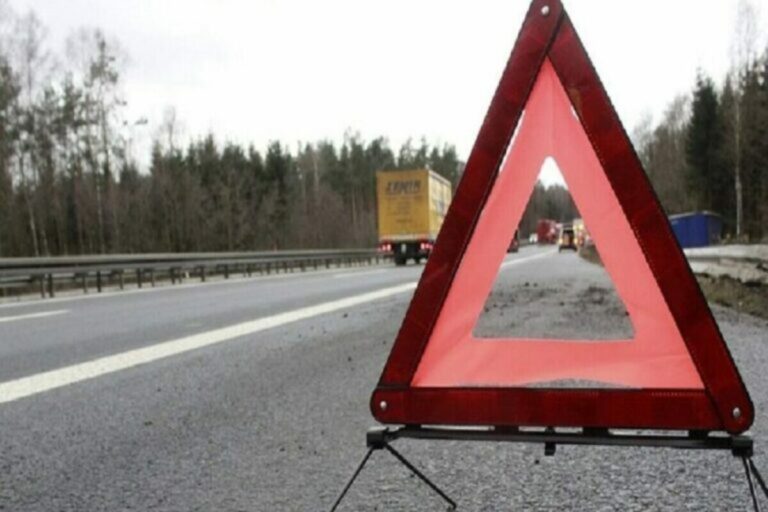 Vallo della Lucania, incidente tra tre auto: ferita una persona