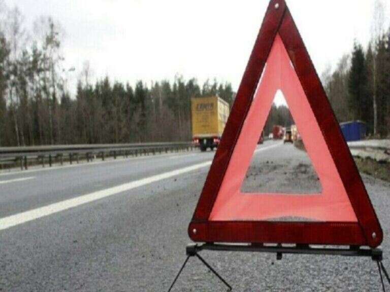 Velia, camion si schianta contro un muro: conducente ferito