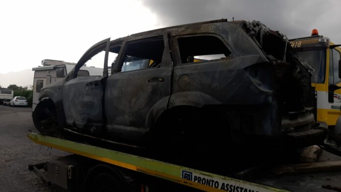 auto in fiamme Mercato San Severino