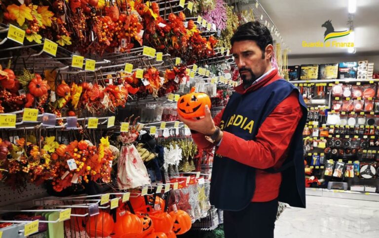 GDF Salerno, Halloween sicuro: sequestrati oltre 15mila prodotti non conformi