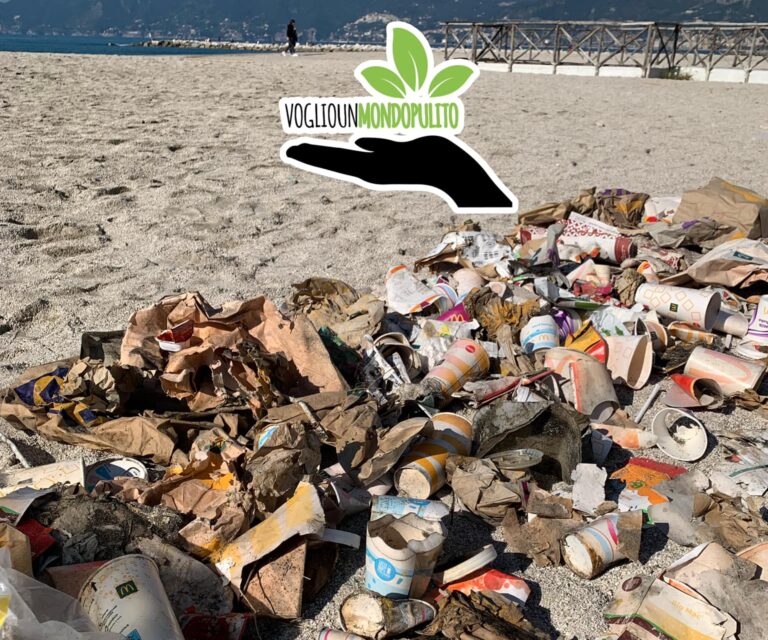 Voglio un Mondo Pulito ripulisce la spiaggia di Mercatello