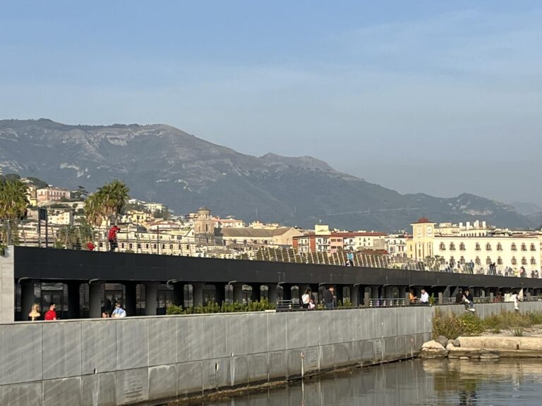 Piazza della Libertà, accelerare l’iter apertura attività commerciali