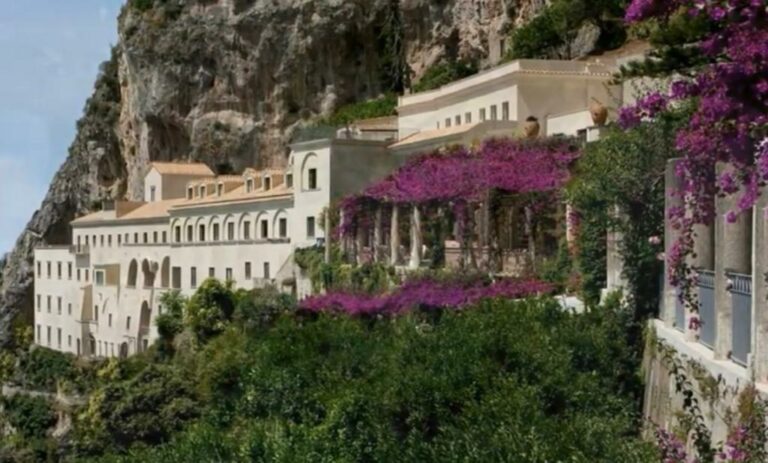 World Luxury Awards: NH Convento di Amalfi premiato come miglior hotel di mare in Italia