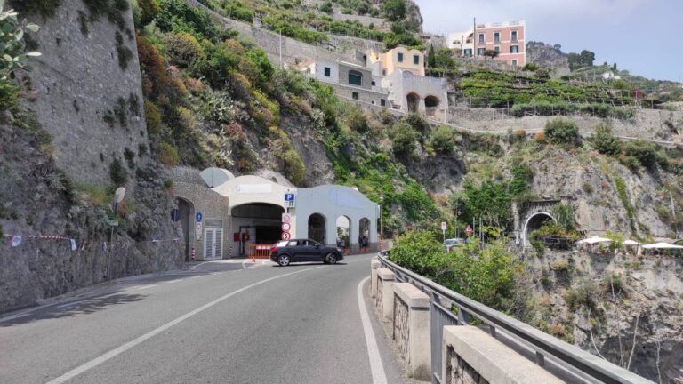 Amalfi: al via i lavori di adeguamento al garage Luna Rossa