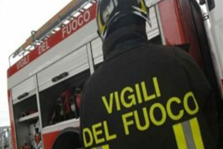 Castel San Giorgio, auto in fiamme nei pressi del ponte dell’autostrada