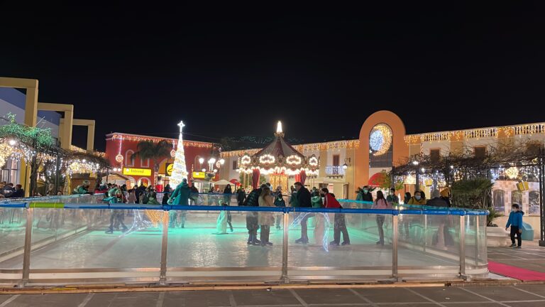 Spettacoli e saldi al Cilento Outlet che si trasforma in un luna park